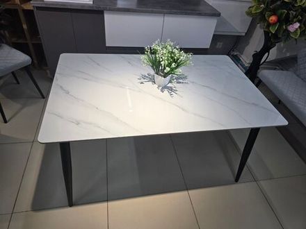 Стол обеденный из камня