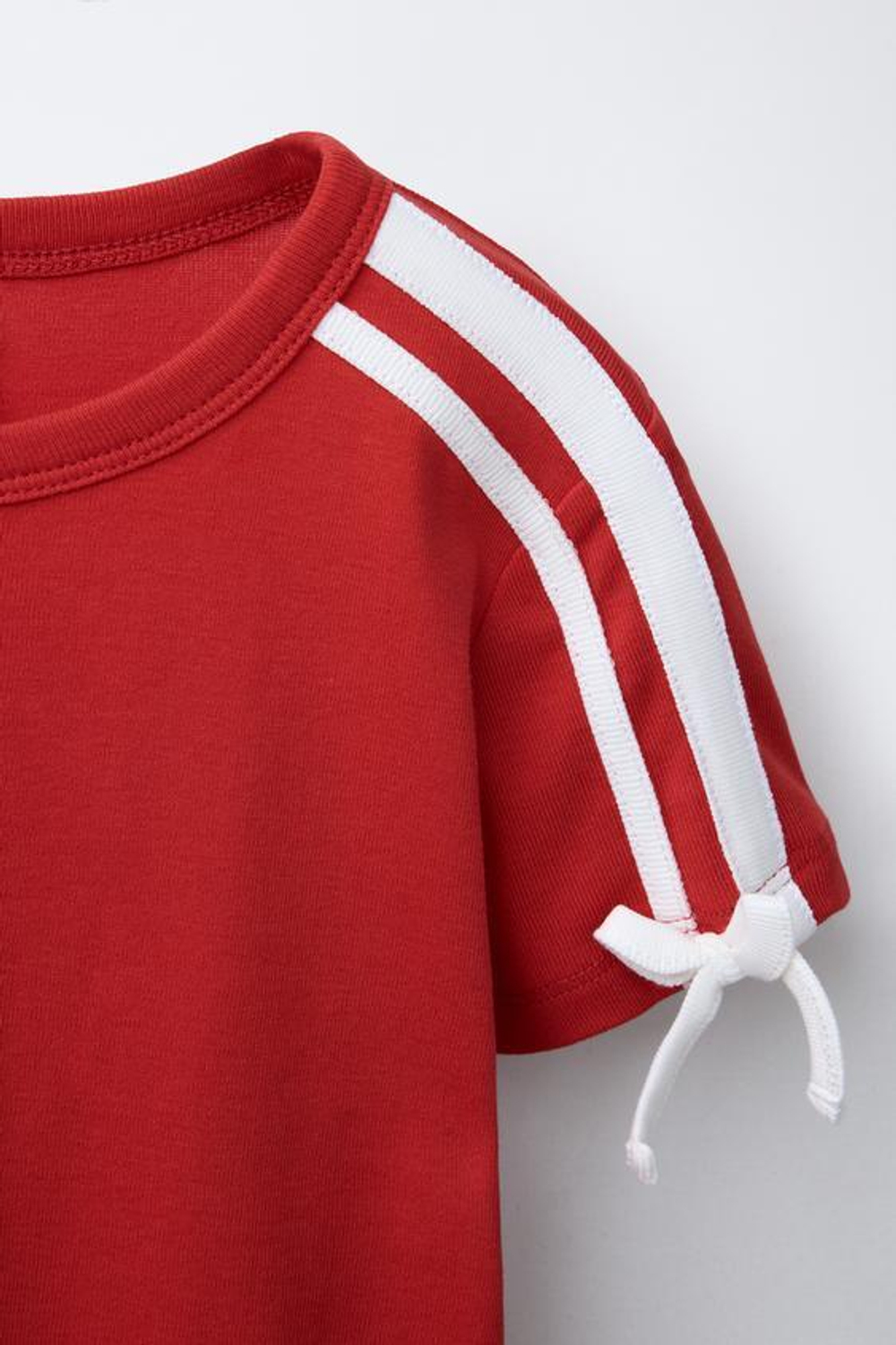 ZARA ФУТБОЛКА С ПОЛОСАМИ И БАНТАМИ, КРАСНЫЙ