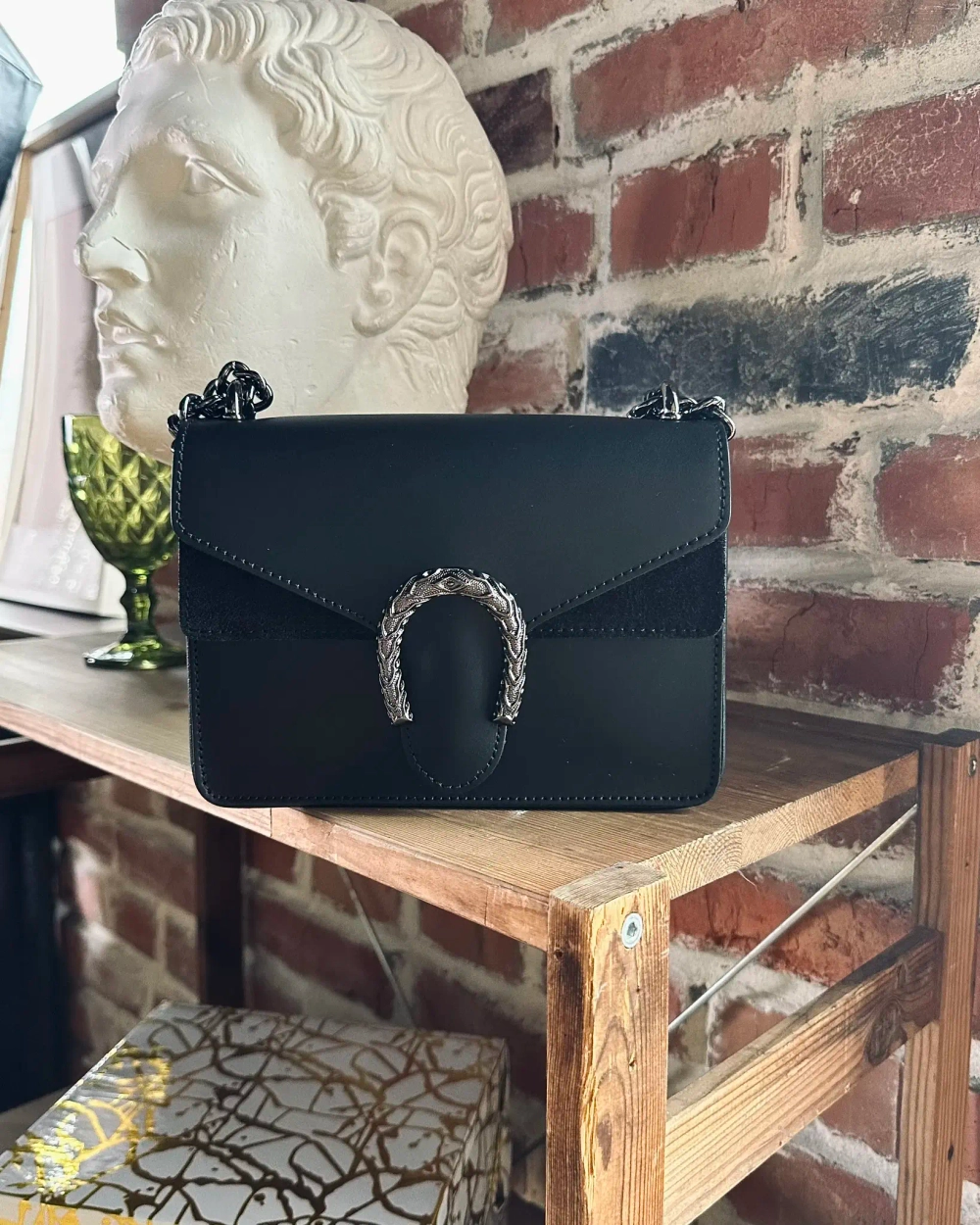 Женская черная маленькая сумочка из натуральной кожи на цепочке