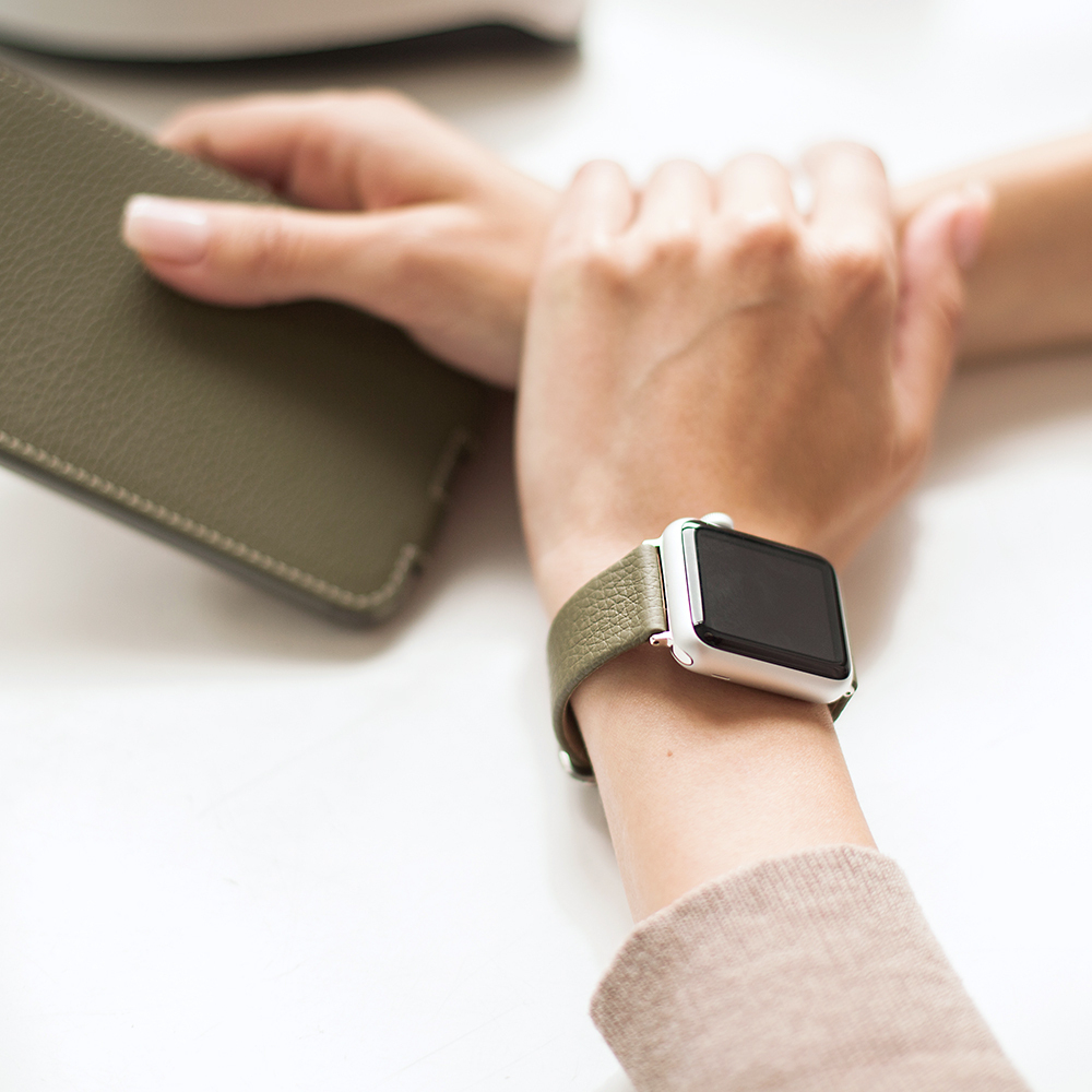 Ремешок кожаный для Apple Watch 42/44mm Classic зеленого цвета