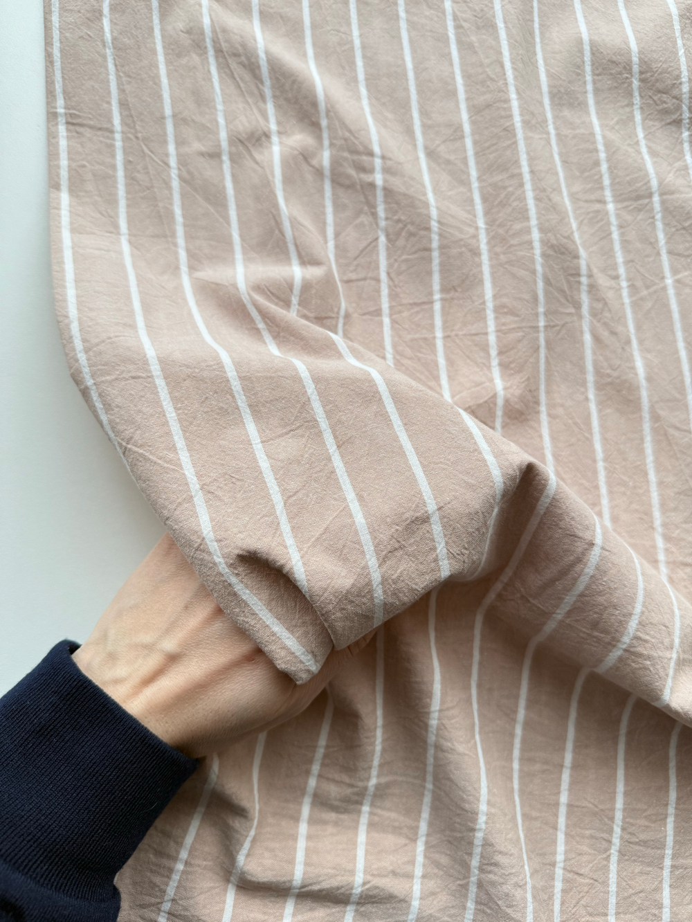 Вареный хлопок 250см. Полоска Вертикаль на бежевом фоне