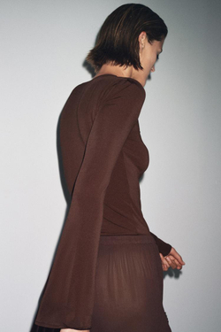 ZARA ФУТБОЛКА С ДЛИННЫМИ РУКАВАМИ И СБОРКАМИ, КОРИЧНЕВЫЙ