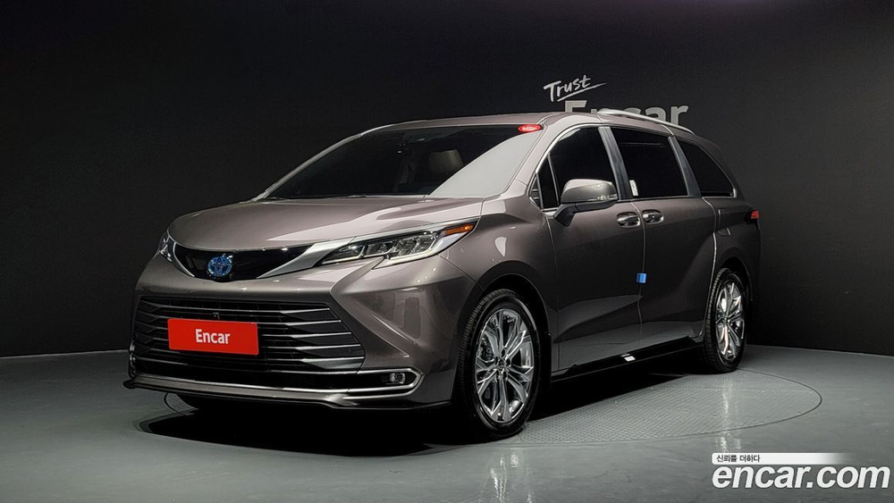 Toyota Sienna 4 Generation 2.5 Hybrid 2WD (08.2022)