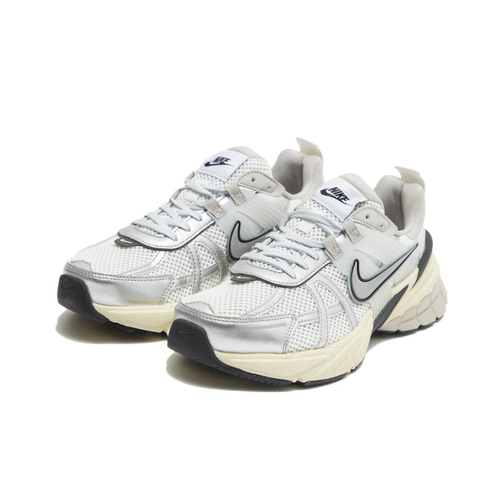 Nike V2K Run Runtekk "Summit White Metallic Silver"