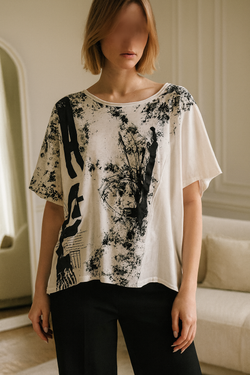 Футболка Chiara — oversize с арт-принтом и объёмными нашивками