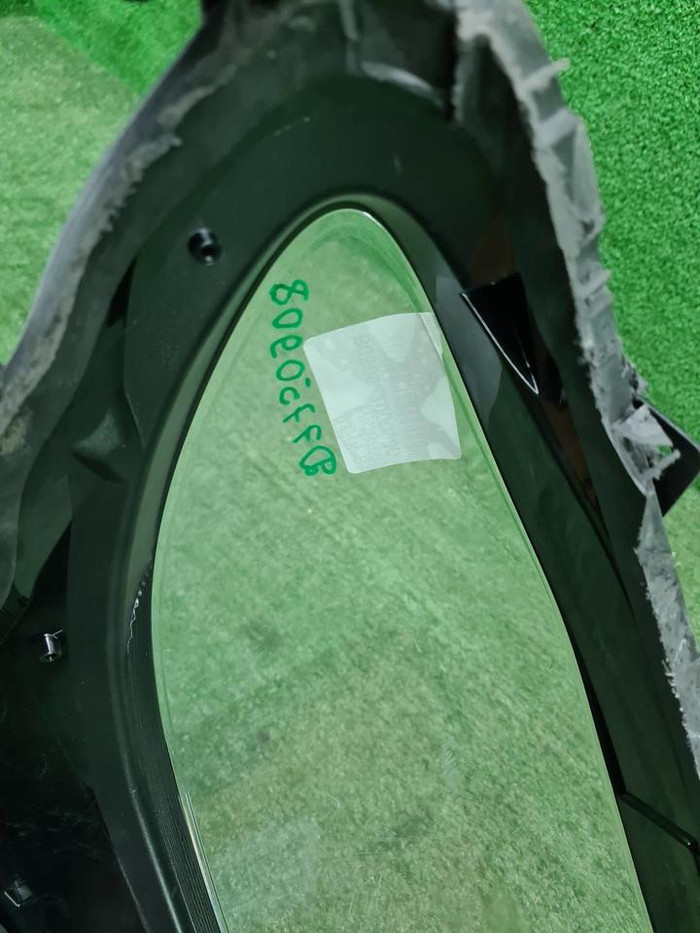 Стекло фары левое Mercedes E W213 (2016-2021)