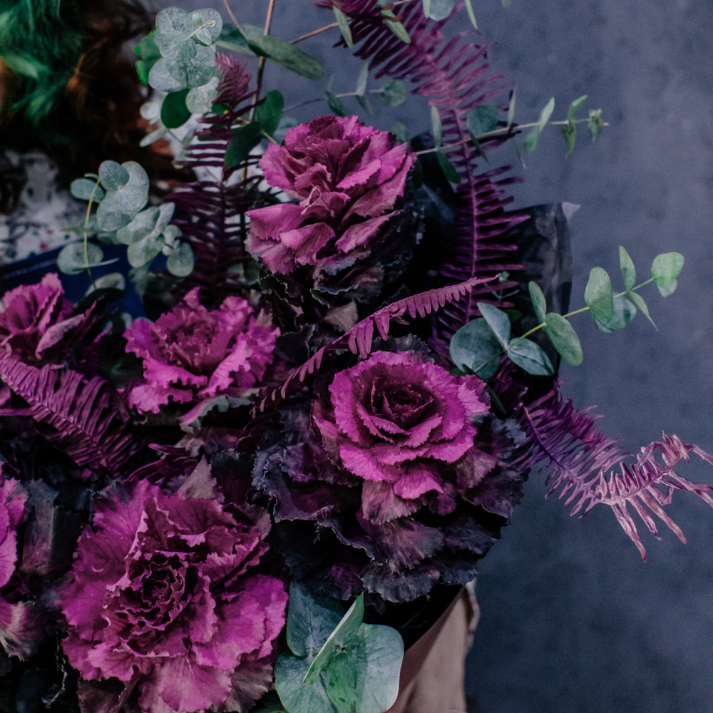 54. Дерзкий насыщенный букет с брассикой