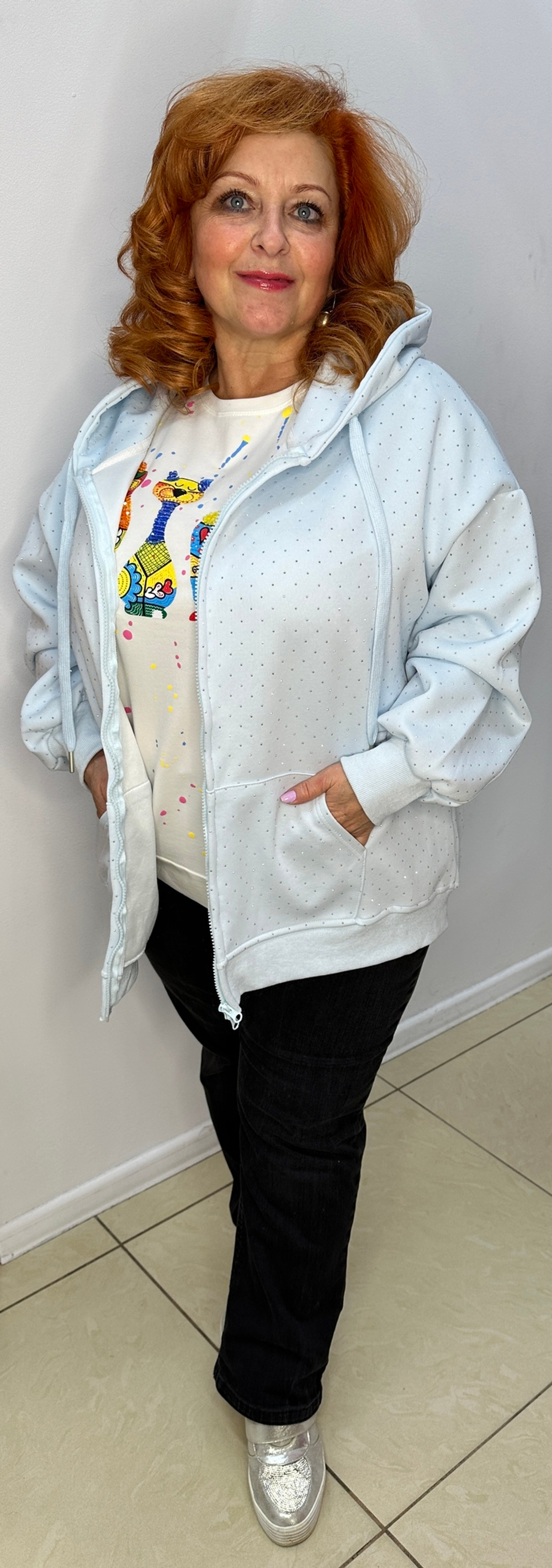 Бомбер-жакет со стразами в голубом цвете