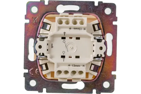 Выключатель Legrand Valena 1-клавишный слоновая кость 04174