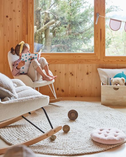 Кресло-качалка Marlina из ткани букле белого цвета Испания