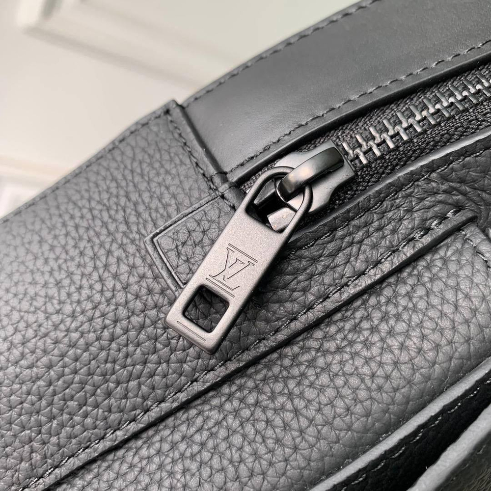 Сумка-слинг Louis Vuitton