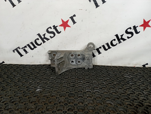 Кронштейн бампера левый