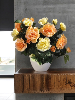 Искусственные цветы Розы желто-оранжевые густые в белом кашпо