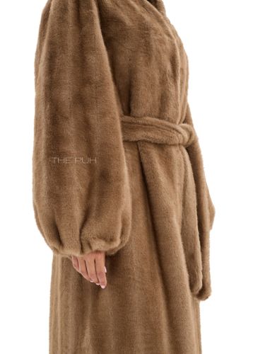 Длинная шуба из эко-меха в цвете капучино