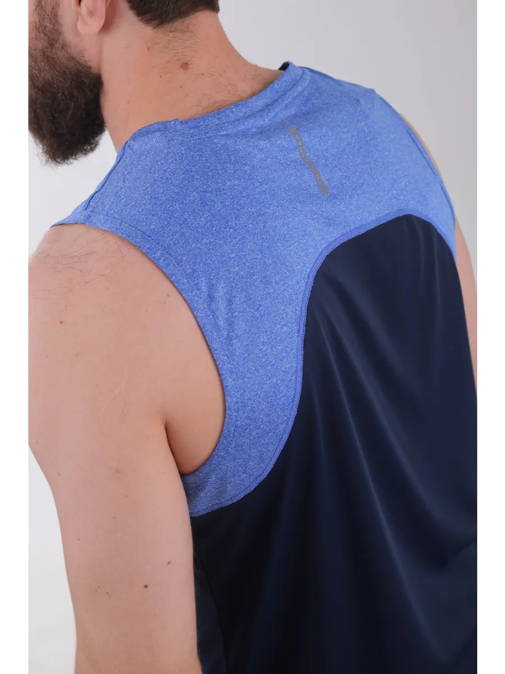 Спортивная футболка майка тренировочная без рукавов