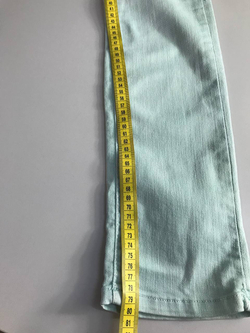 Джинсы стильного оттенка, маркировка 26-32, визуально 44 размер