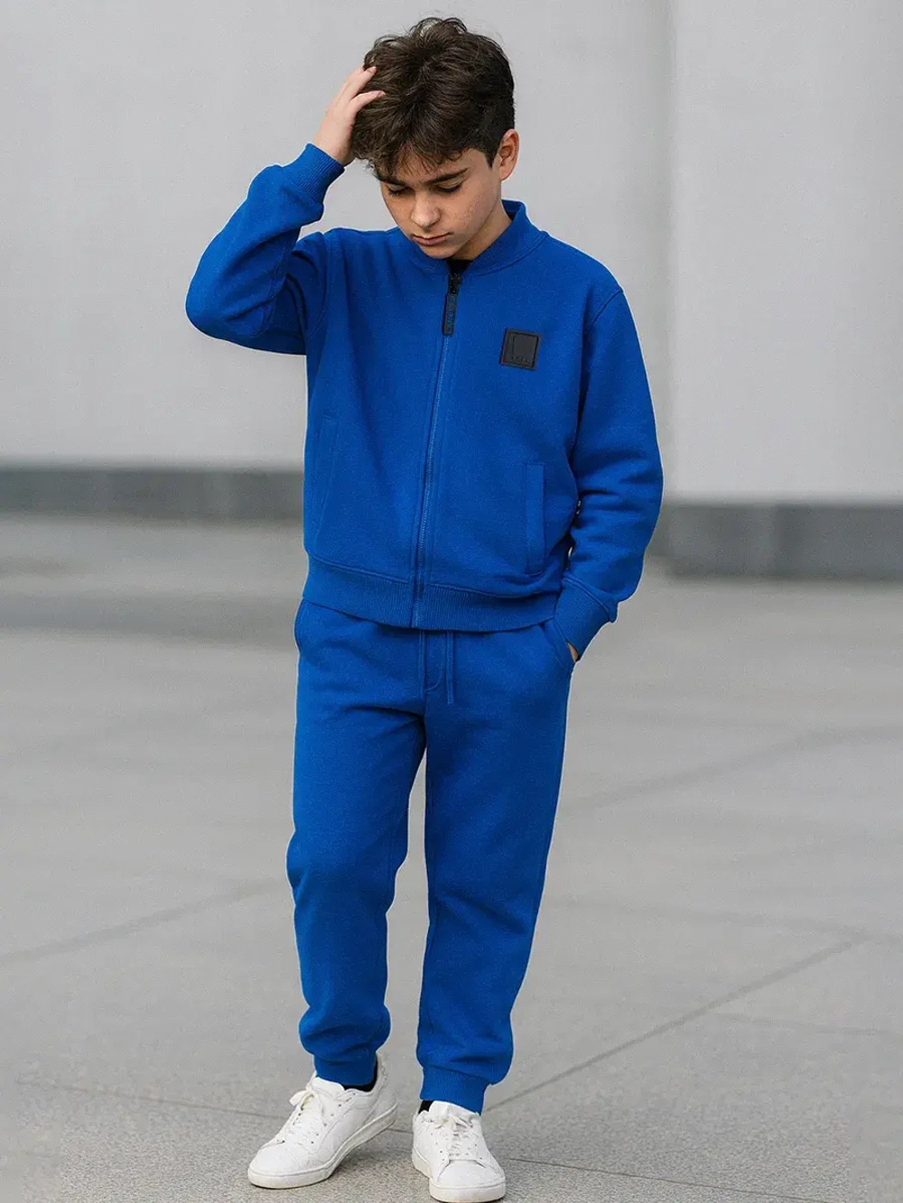 Синий спортивный костюм для мальчика в школу