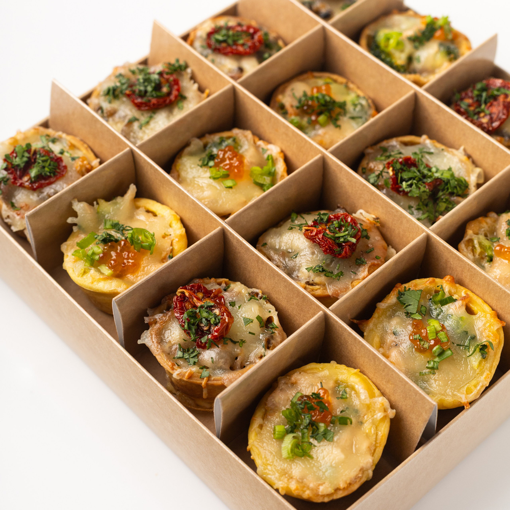 Бокс кишей цыпленок-грибы и семга-брокколи