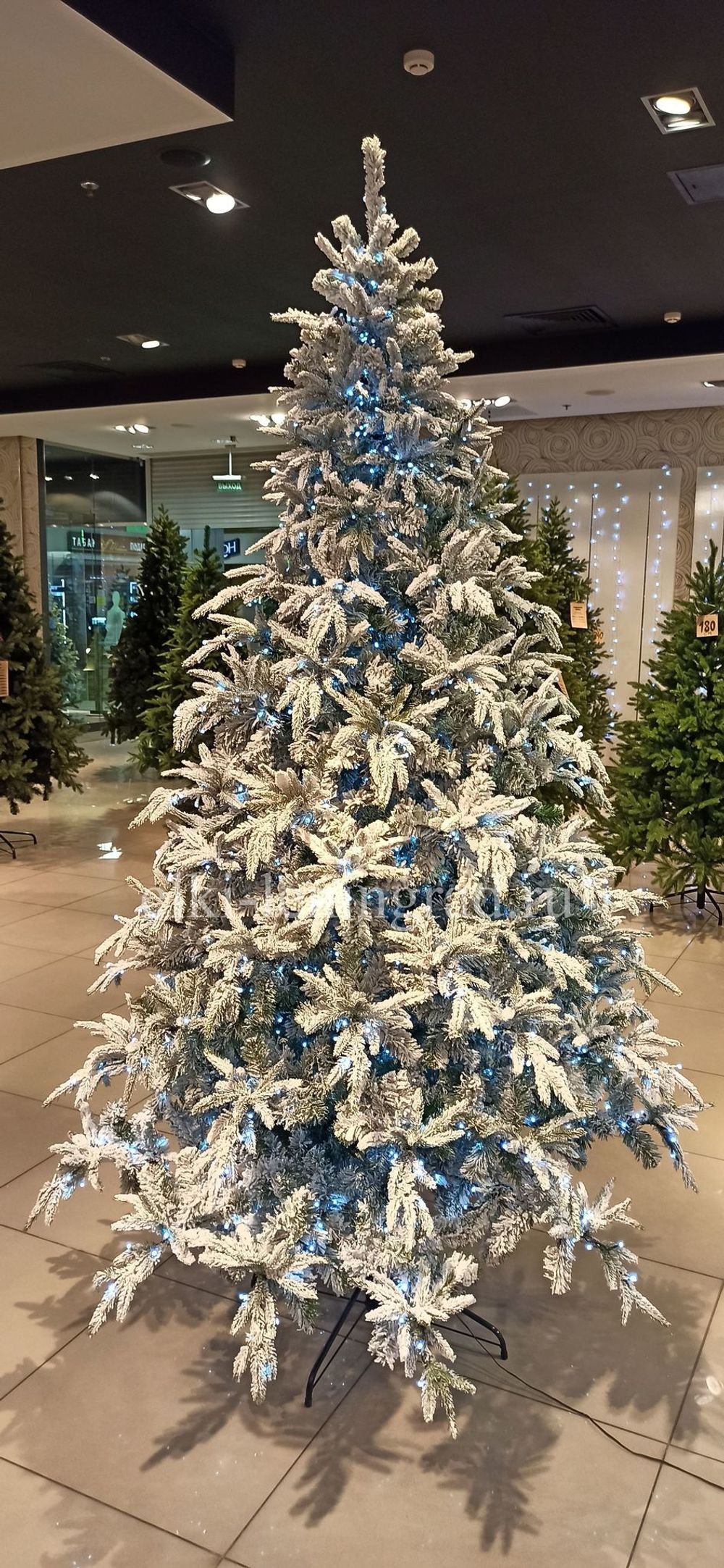 Заснеженная елка с гирляндой «Форесто» холодный свет (Литая+пвх) 150 см / 1,5 м