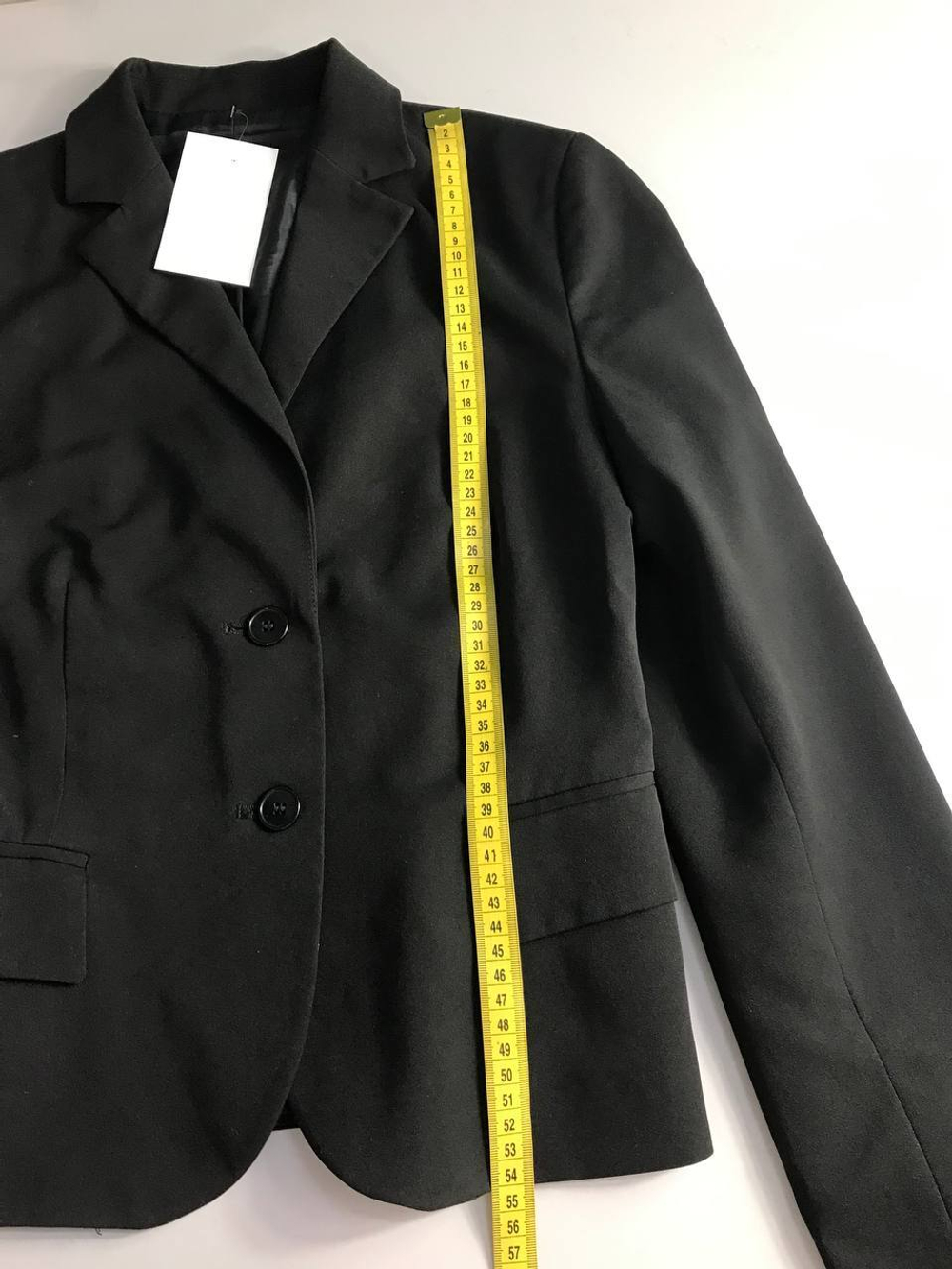 Жакет сдержанного кроя, визуально на 44 размер