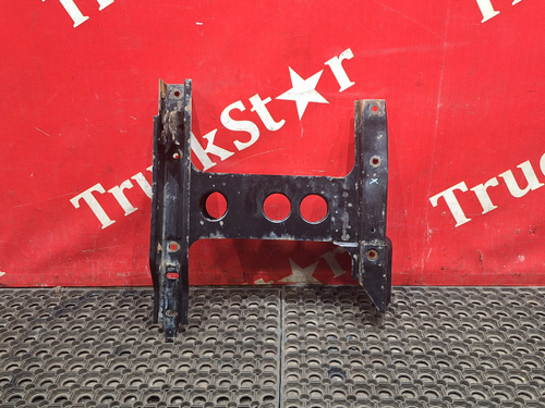 Кронштейн корпуса подножек правый