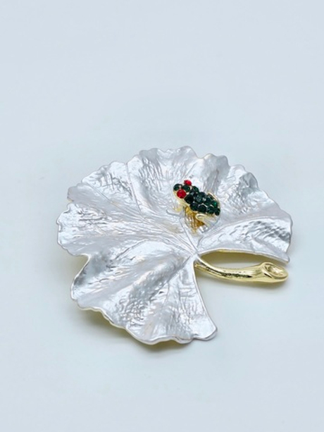 91004040 Брошь Selena