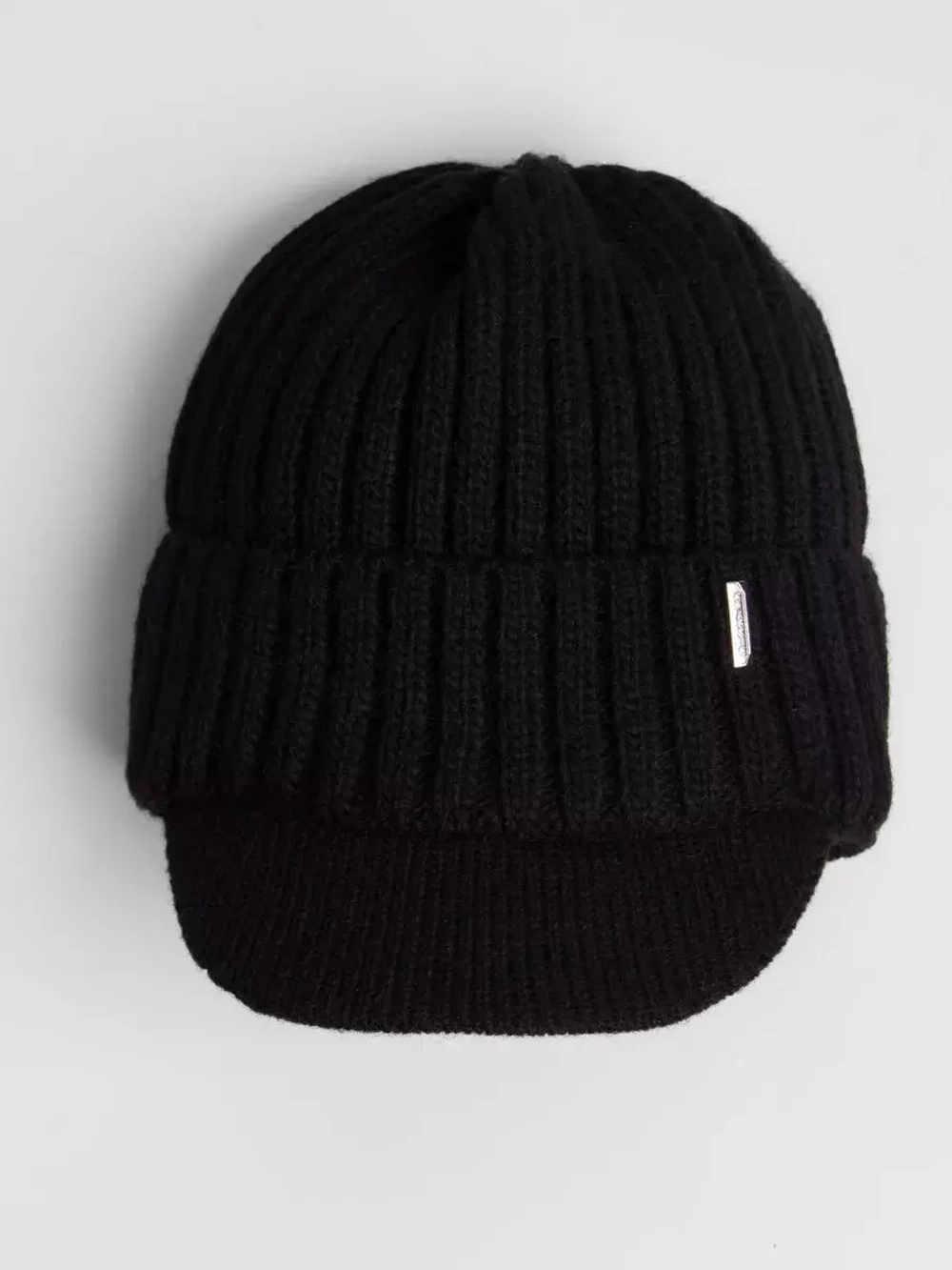 Шапка для мальчика с козырьком на осень