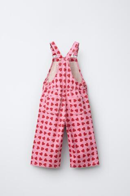 ZARA ДЛИННЫЙ КОМБИНЕЗОН ИЗ САРЖИ С ПРИНТОМ «СЕРДЦА», РОЗОВЫЙ