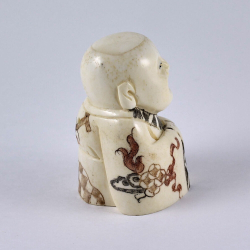 Нэцкэ Веселый мальчик Карако в кимоно