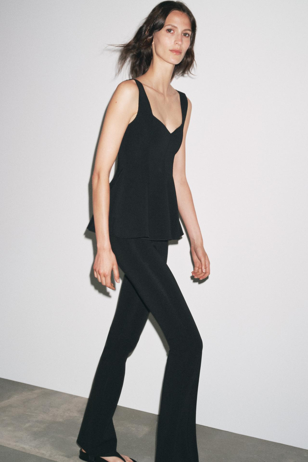 ZARA БРЮКИ FLARED ИЗ ЭЛАСТИЧНОЙ ТКАНИ, ЧЕРНЫЙ