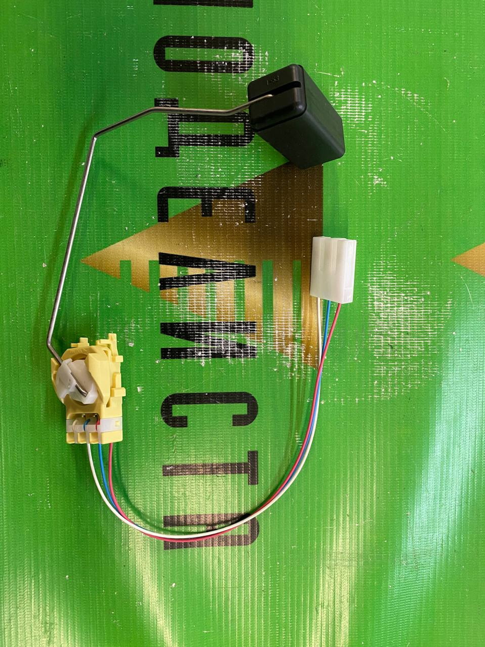 Датчик Уровня Топлива TOYOTA 8332060660