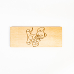 Деревянная разделочная доска из древесины сибирского кедра для мяса с гравировкой "сыр" RD30