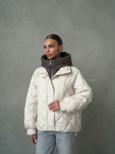 Бежево-шоколадная куртка с манишкой