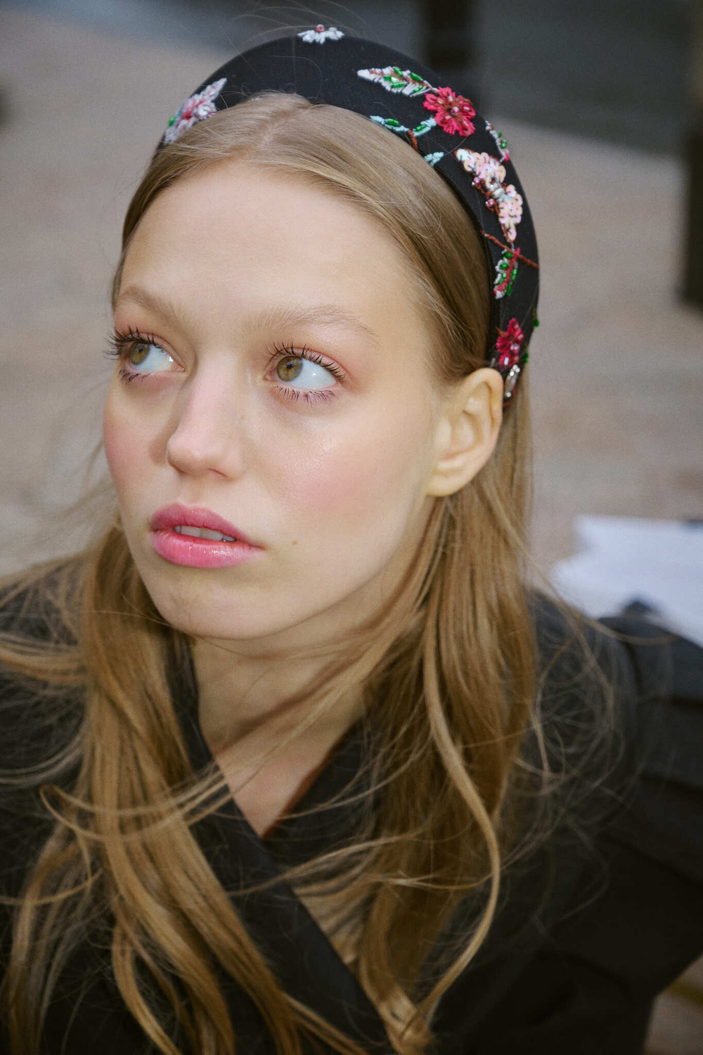 Кокошник с вышивкой бабочек и цветов