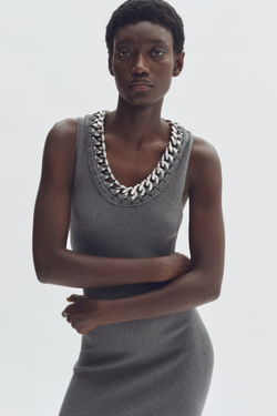 H&M - Stella McCartney Эластичное трикотажное платье с цепочками, темно-серый меланж