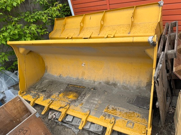 Ковш фронтального погрузчика L933 объем 1,8м3