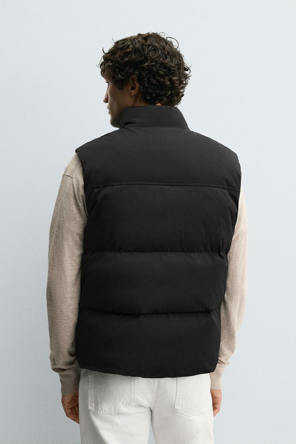 ZARA СТЕГАНЫЙ ЖИЛЕТ КЛАССИЧЕСКОГО КРОЯ, ЧЕРНЫЙ