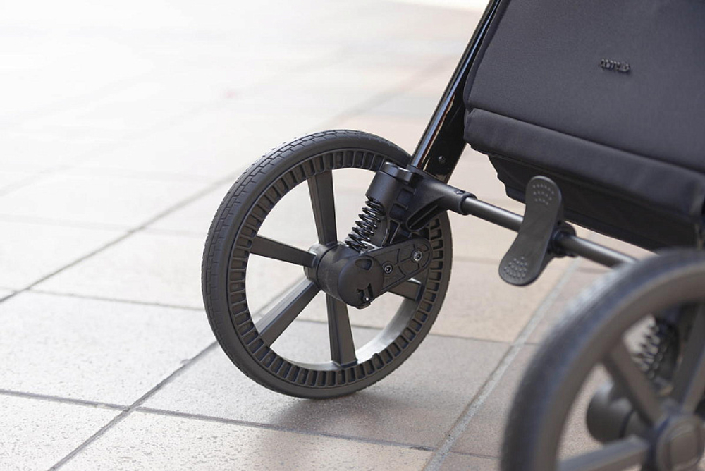 Коляска 3 в 1 Carrello Omega Plus CRL-6540 и автокресло Nova DK791 Grey Line Cosmo Black