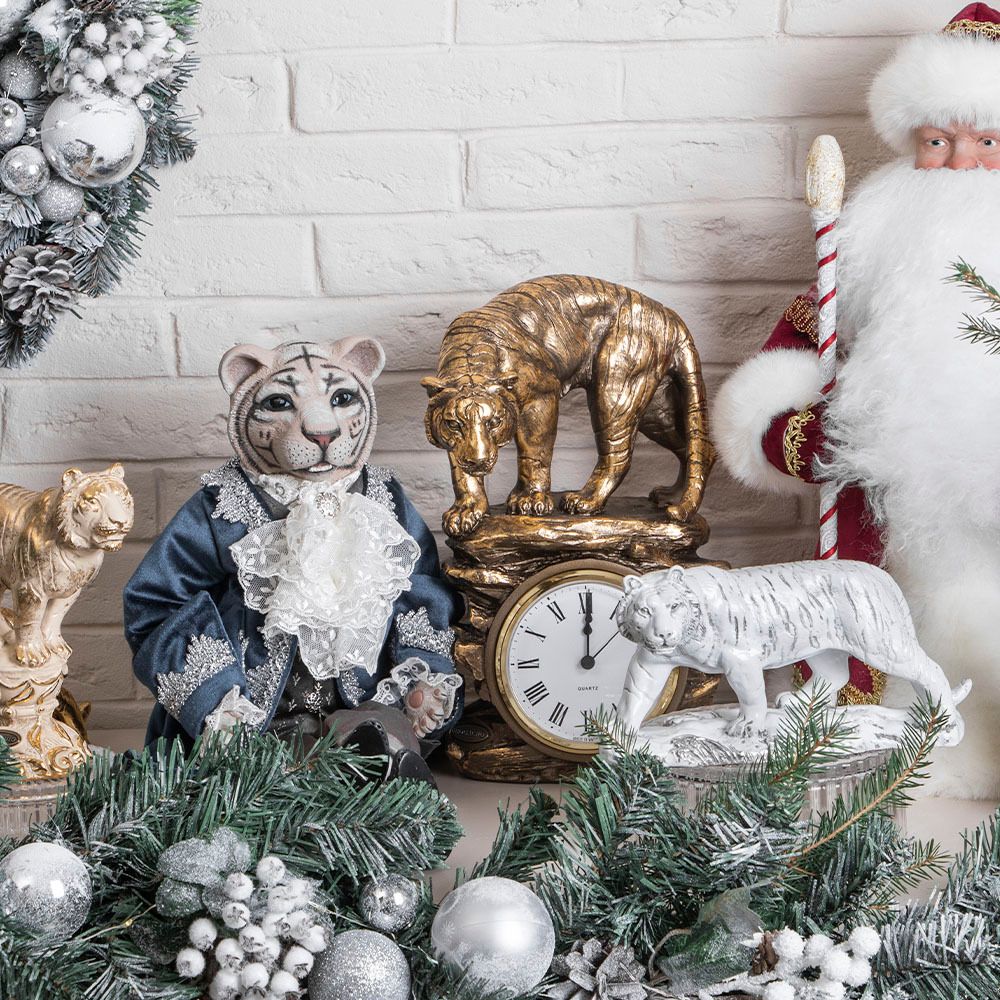 Крадущийся Тигр (скульптура) Белый