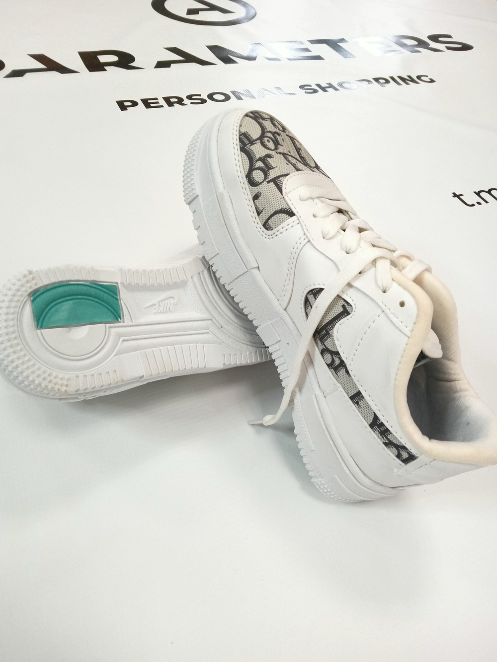 Кеды Nike подростковые.Цвет белый/серый.Размер - 37,38,39