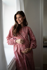 Платье Дафна из фланели для беременных и кормящих мам, Розовый с пионами