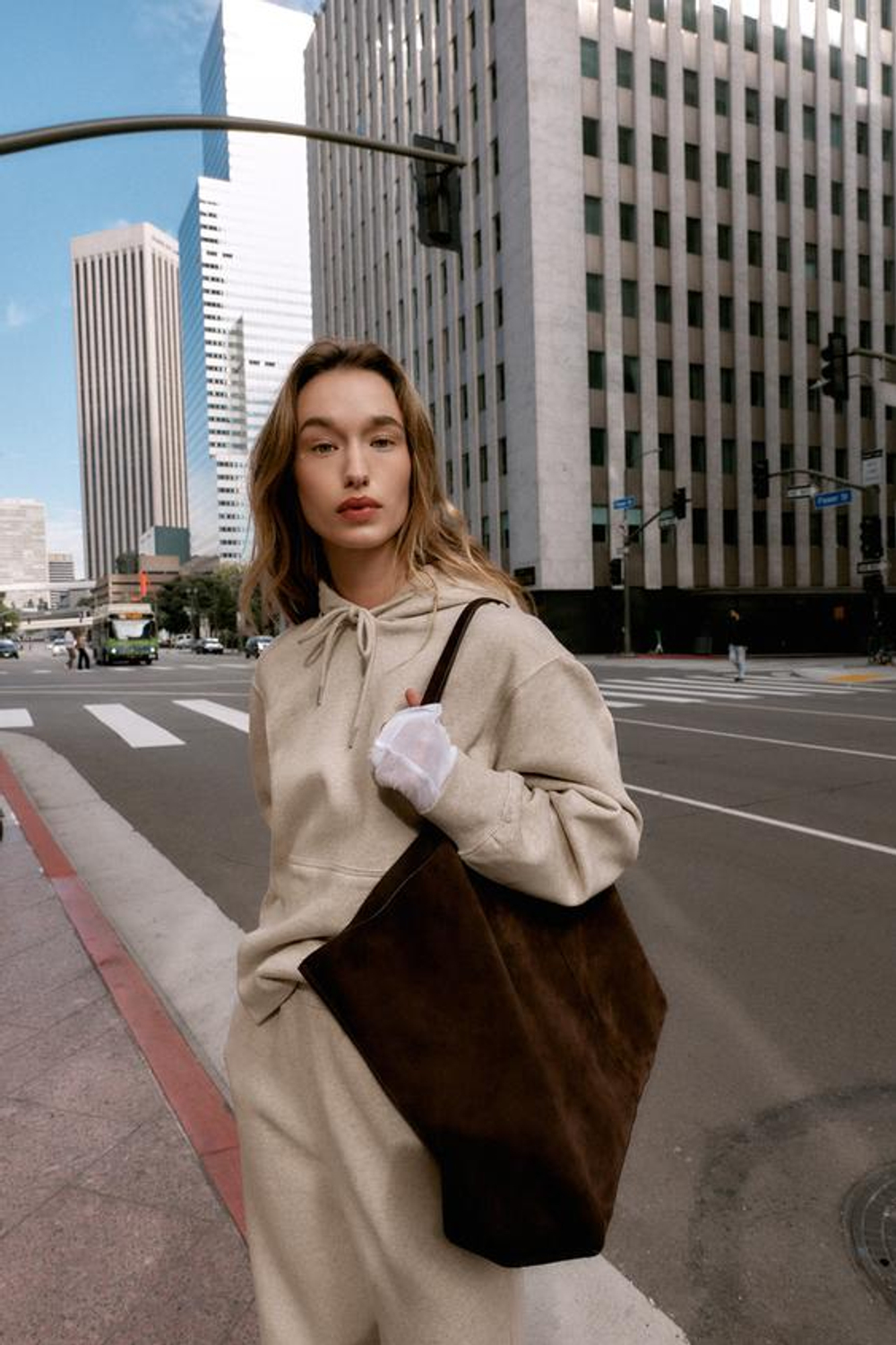 БАЗОВАЯ СВИТШОТ С КАПЮШОНОМ - ZARA