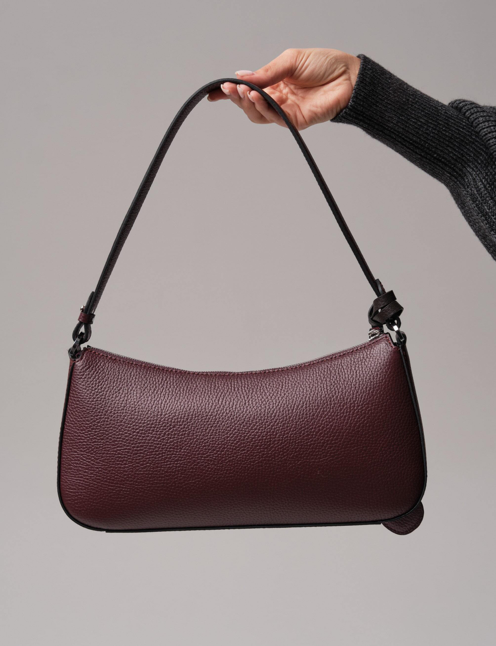 Кожаная сумка багет кросс-боди зимняя вишня