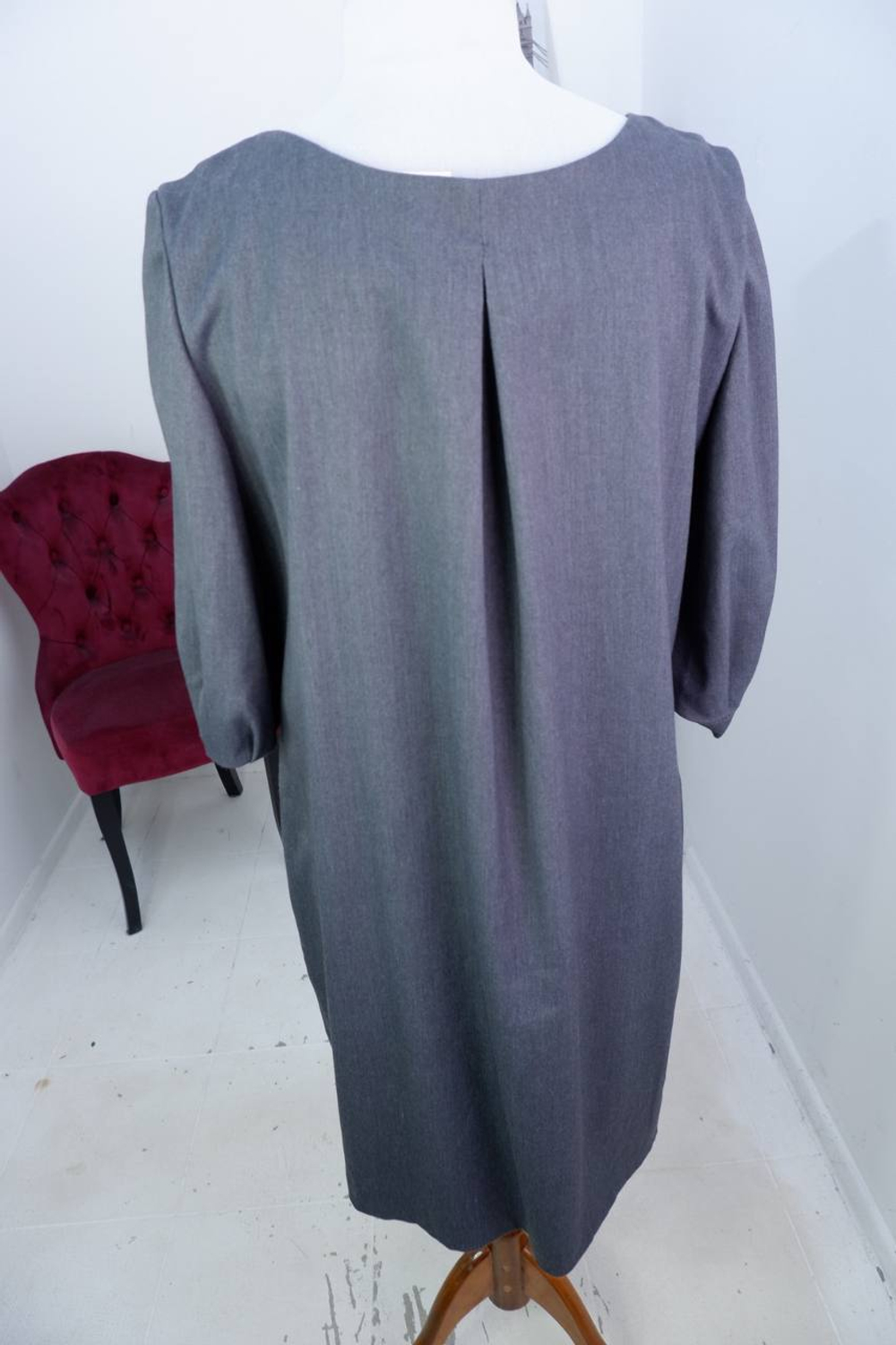 Платье Feminine офисное, маркировка 42, визуально 48 размер