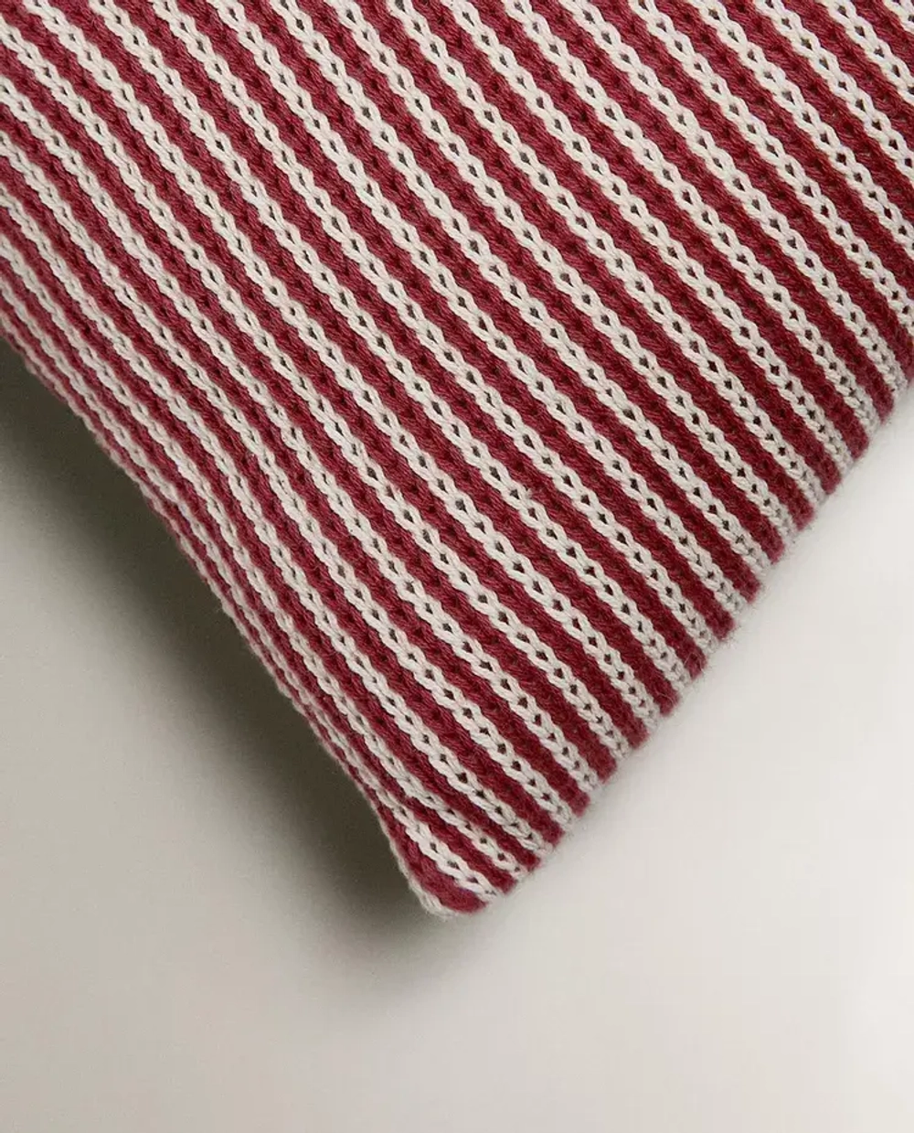 ZARA HOME ДЕТСКАЯ ПОДУШКА С ВЫШИВКОЙ В ВИДЕ БУКВЫ "S", КРАСНЫЙ