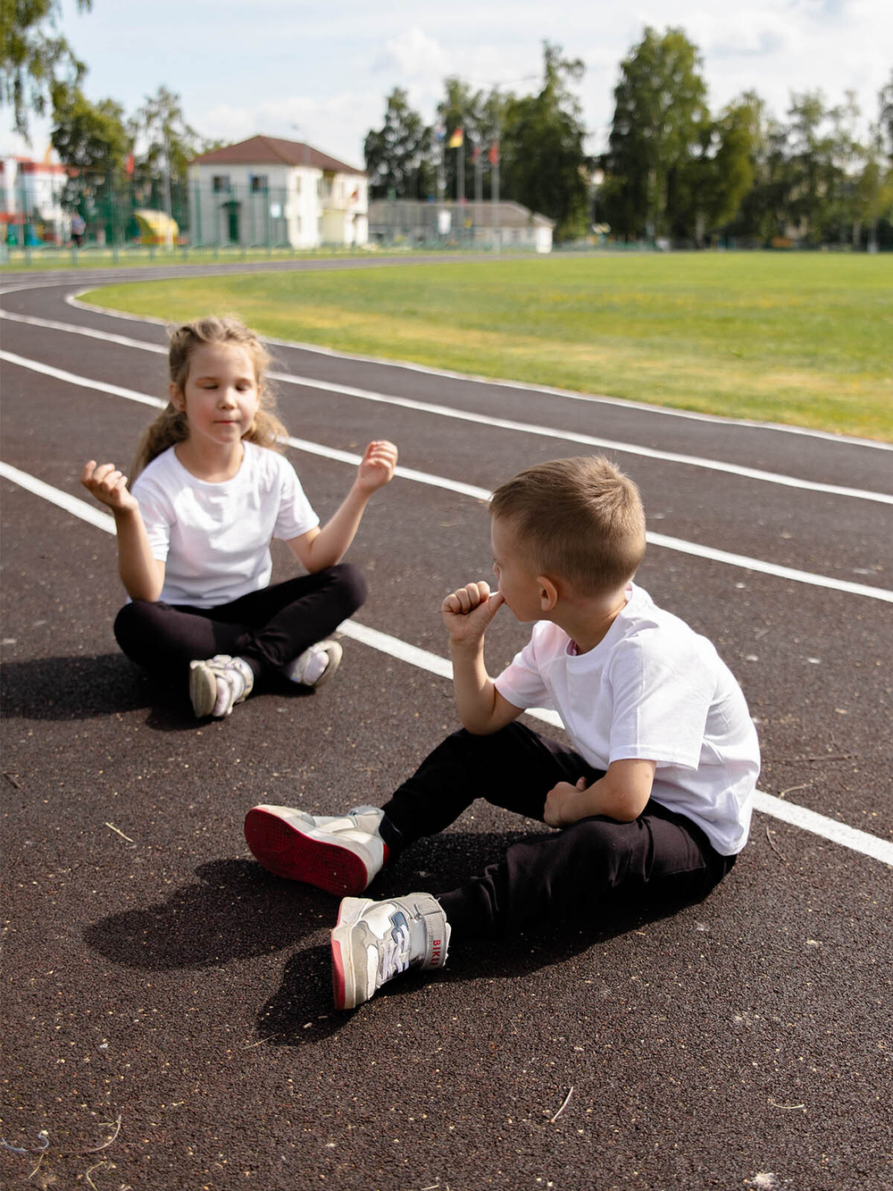 Футболка унисекс Mjölk White
