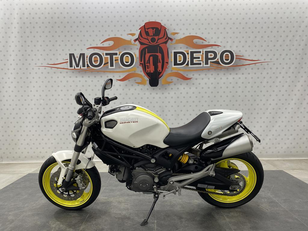 Ducati Monster 696 2011