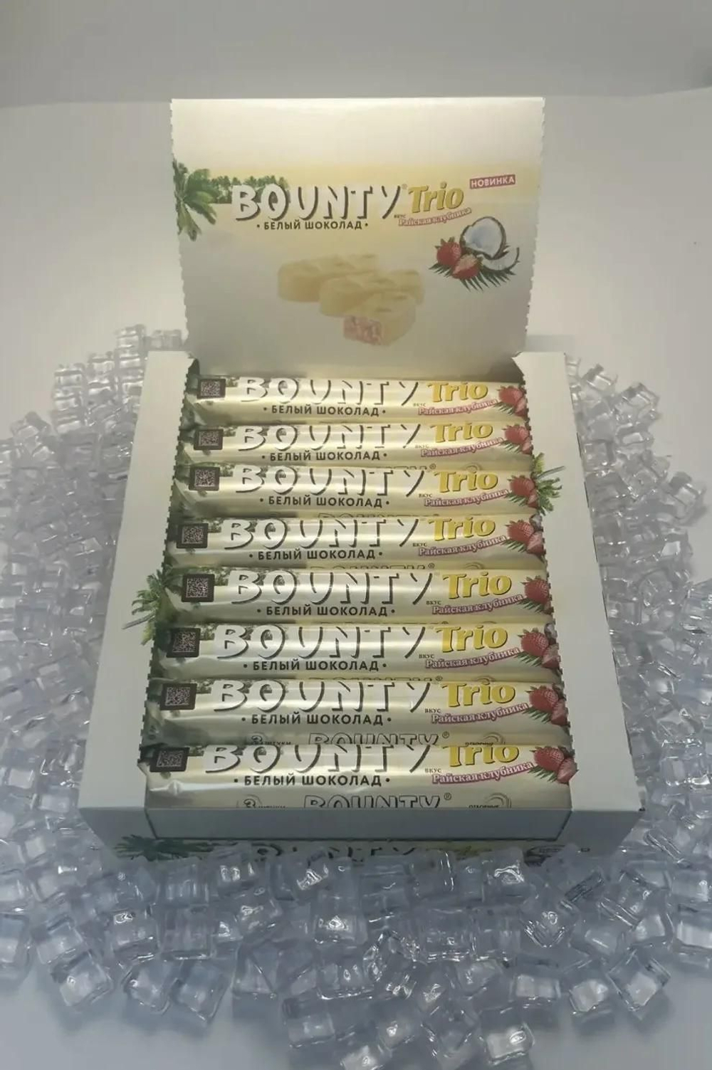Шоколадный батончик Bounty Trio Райская клубника в белом шоколаде 78 гр 1 шт