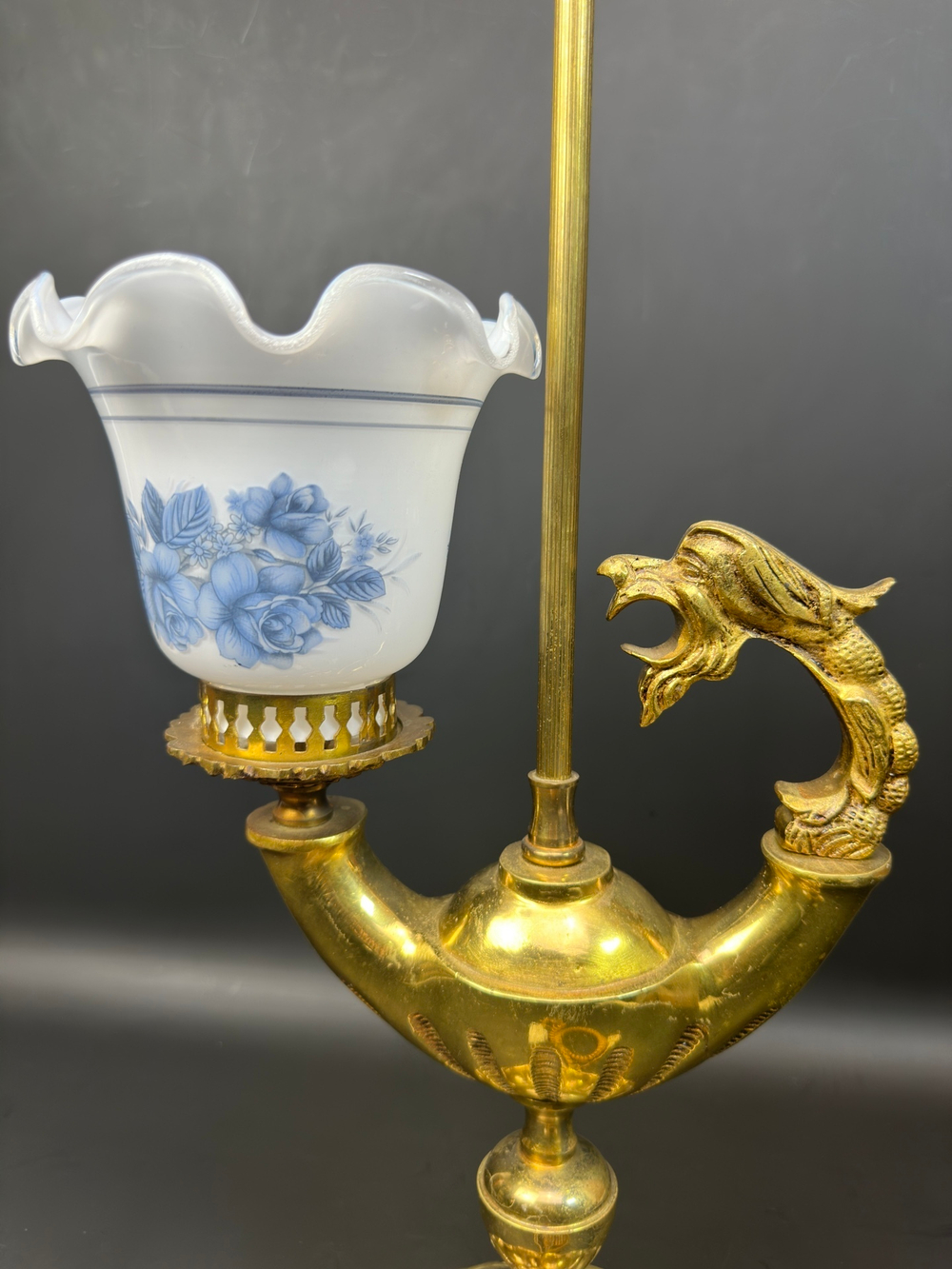 Старинная настольная лампа с головой дракона