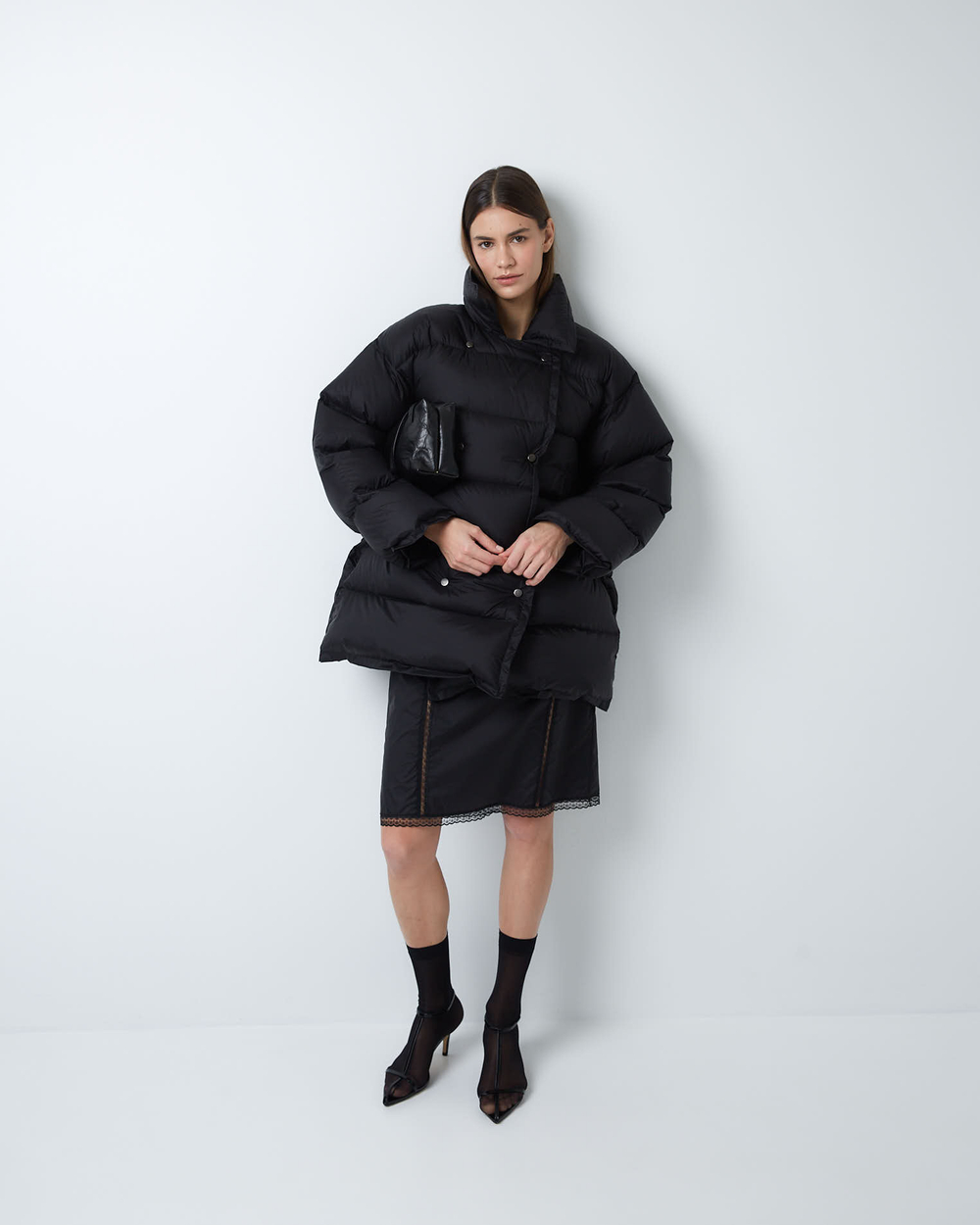 Пуховик двубортный укороченный из итальянского нейлона черный